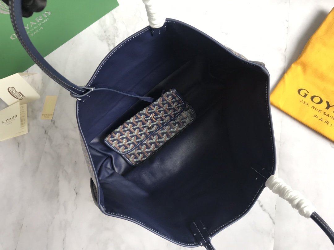 Anjou PM Reversible Tote Bag In Navy